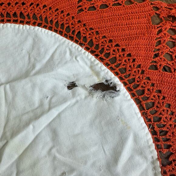 Pair of Vintage Cotton Hand Chrochet Embroidered Center piece Doilies FOR REPAIR - Picture 8 of 13